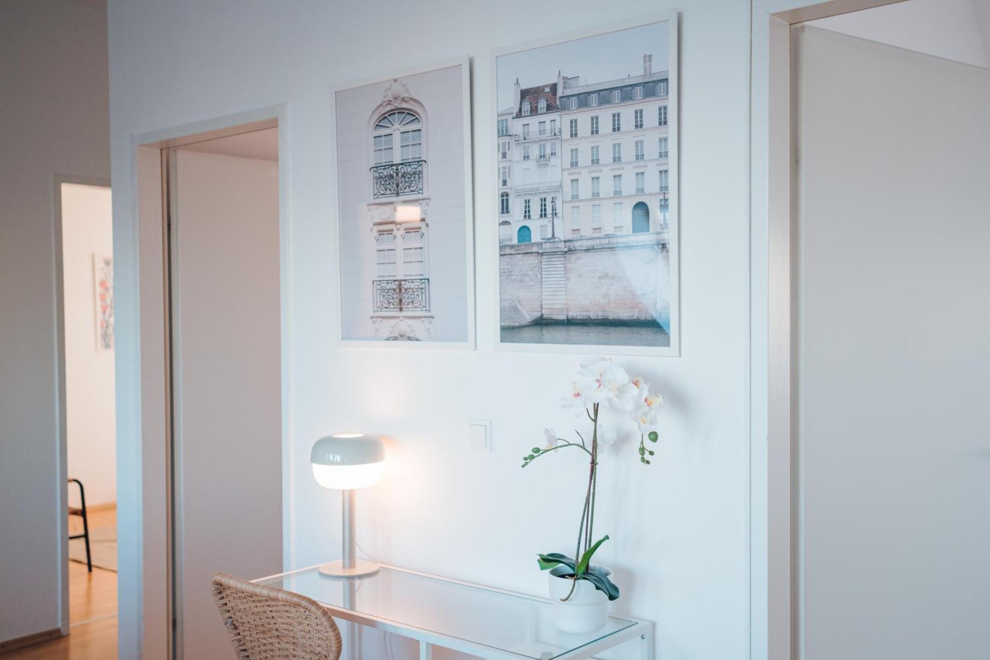 Stylish With Balcony And Rooftop Views * Wien